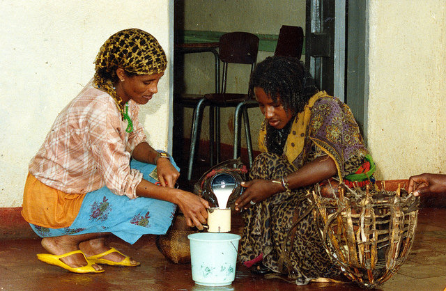 Selling milk in Ethiopia. Photo: ILRI (Flickr Images)