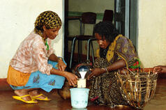 Selling milk in Ethiopia. Photo: ILRI (Flickr Images)